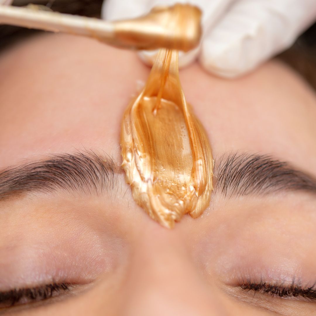Eyebrow Wax & Tweeze